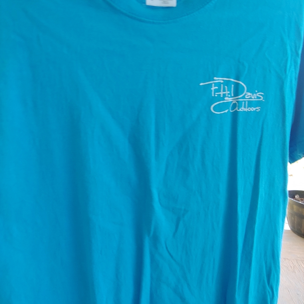 F.H.Davis Outdoors t-shirt size medium